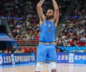 开云集团-媒体人：北京年龄结构偏大球员伤病频繁 引进38岁高龄麦基不合理