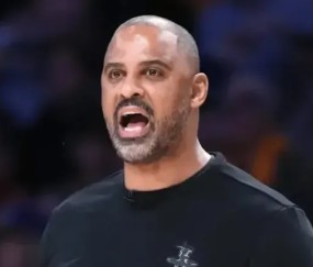 开云官网-首轮首支0比3！建议火箭休赛期追求霍勒迪吧